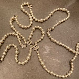 Beautiful chanel pearls
